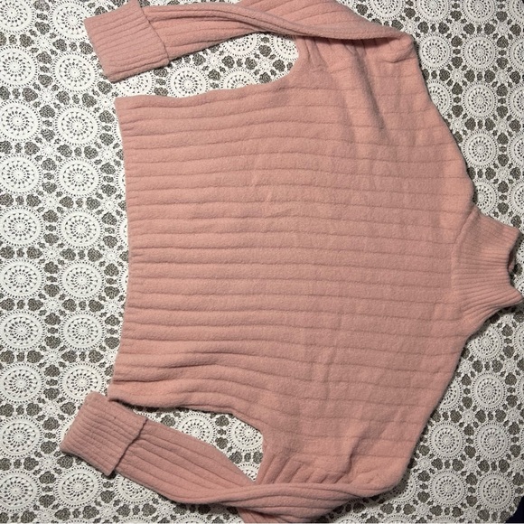 Pink Ribbed Turtleneck Sweater - Picture 4 of 7
